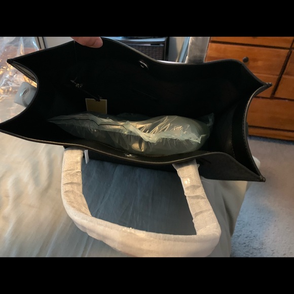 Black New Michael Kors bag - Picture 6 of 6